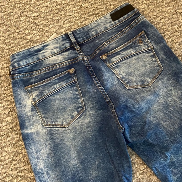 Distressed Jeans - Picture 2 of 4